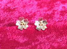 Load image into Gallery viewer, Earrings 925 Sterling Silver plated, Small Floral Ear Stud - Urban Flair USA
